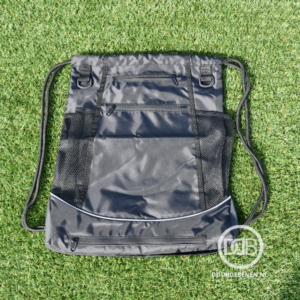 de tas waar een bal perfect in past met ook nog eens ruimte voor je schoenen. de perfecte voetbaltas.