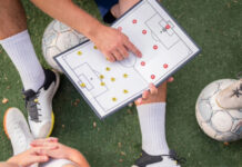 Omschakelen in het voetbal: Uitleg & Oefeningen Omschakelen in het voetbal